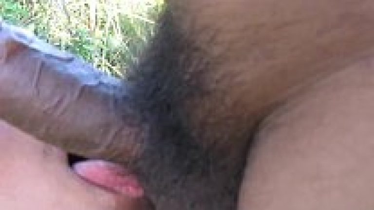 Lucknow desi worker sucking hairy dick of his Indian gay painter