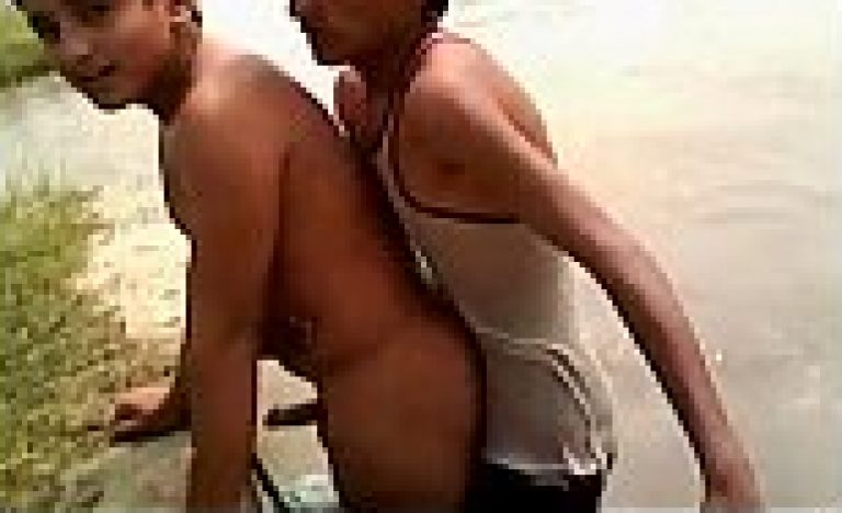 Village desi Indian gay boys gaand pharu anal sex in river