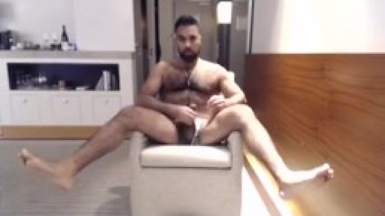 Hairy muscle Indian desi gay Pahalwaan stripping & jerks off xxx