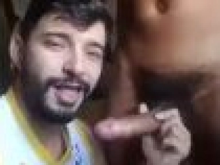 Pahalwaan hunk Jaat Indian gay putar enjoy big dick blowjob